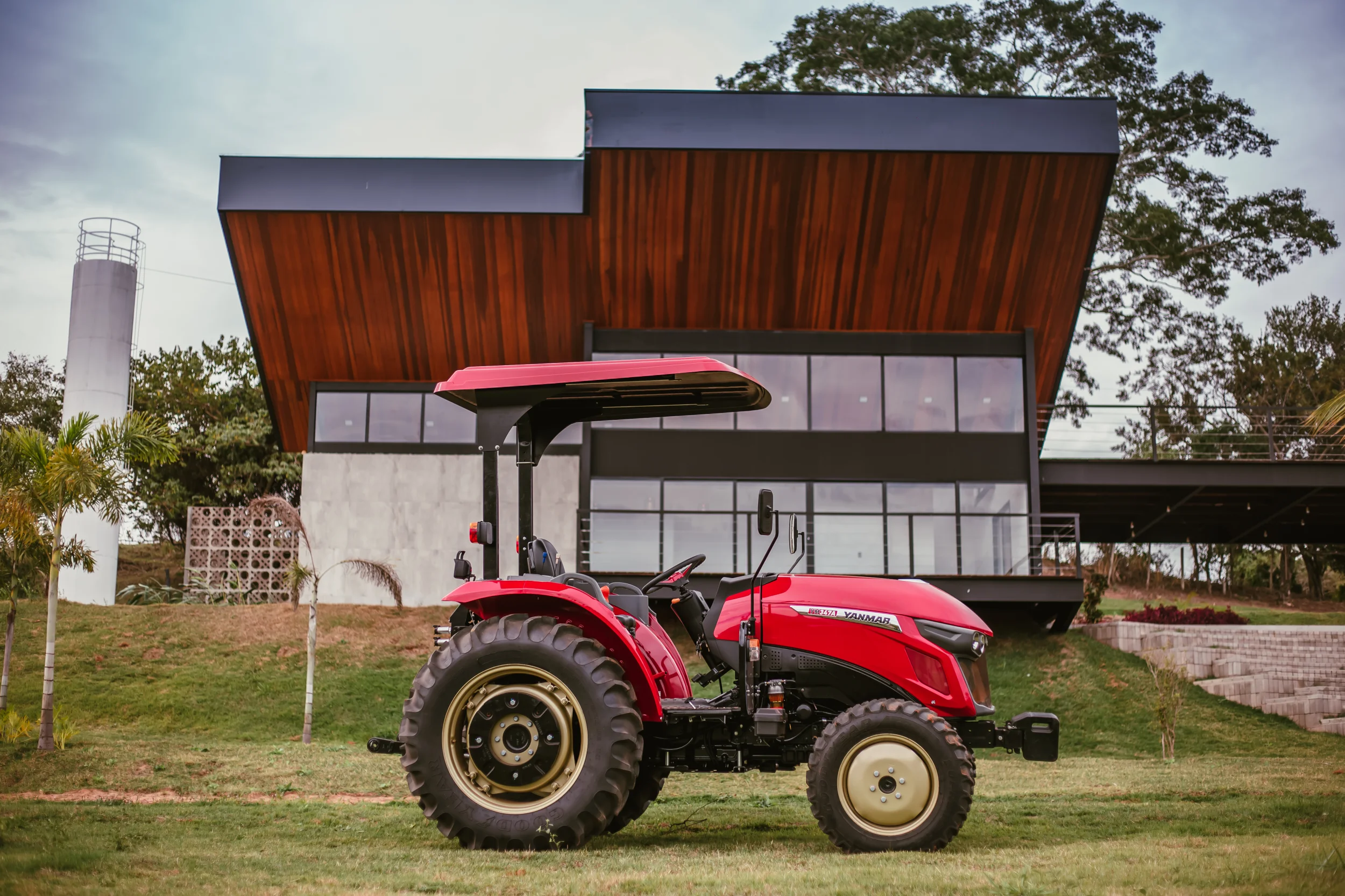 Lançamento da Linha YM Chega à AgroQueiroz